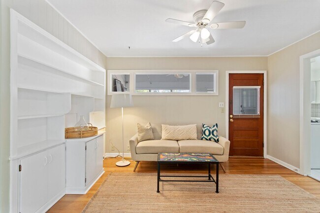 Building Photo - CONTEMPORARY HOME IN ALAMO HEIGHTS