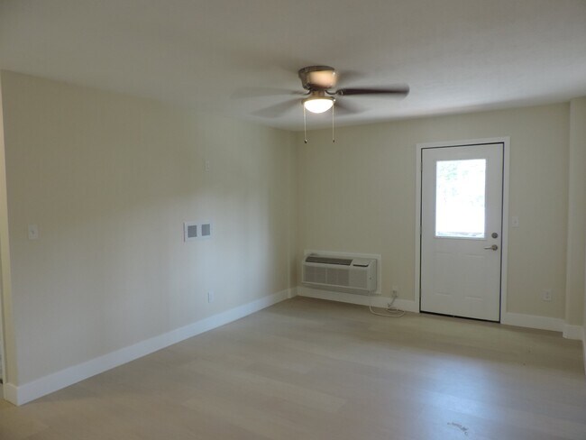 Building Photo - 132 Benton Ave