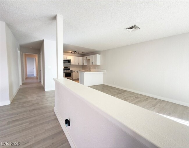 Building Photo - 6779 Pine Valley Dr