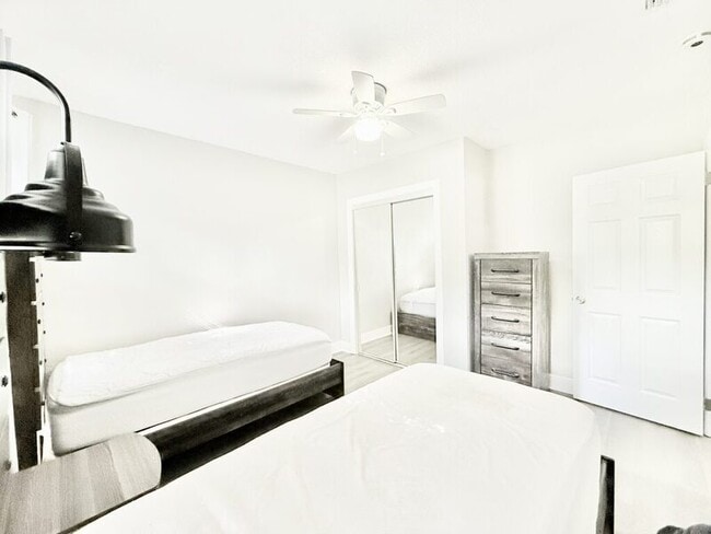 Building Photo - 3308 N Avon Ave