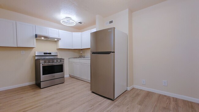 Building Photo - Newly Remodeled 3 Bedroom 2 Bath Home!