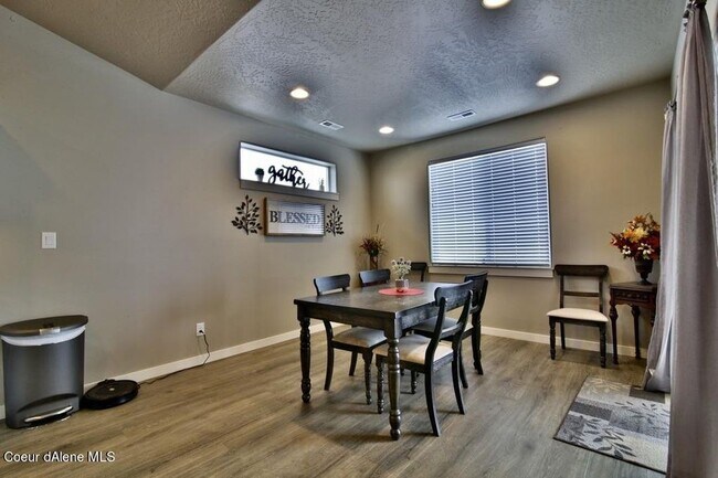 Building Photo - 13373 N Loveland Way
