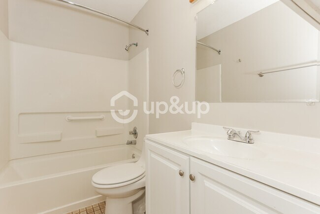 Building Photo - Fantastic 2bd/2ba home! Let yourself in!