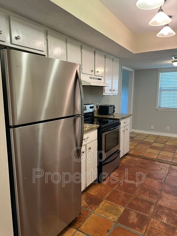 Building Photo - 8573 Echo Creek Ln