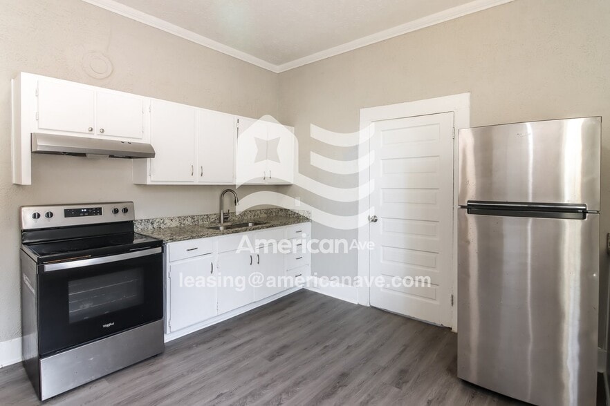 Building Photo - 8 Beechwood Heights