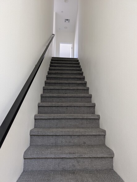 Building Photo - 1157 Blossom Point St