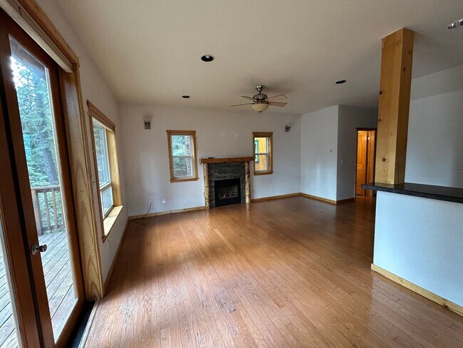 Building Photo - 1513 Crystal Air Dr
