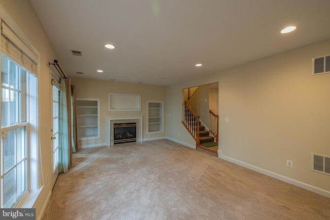 Building Photo - 9243 Point Replete Dr