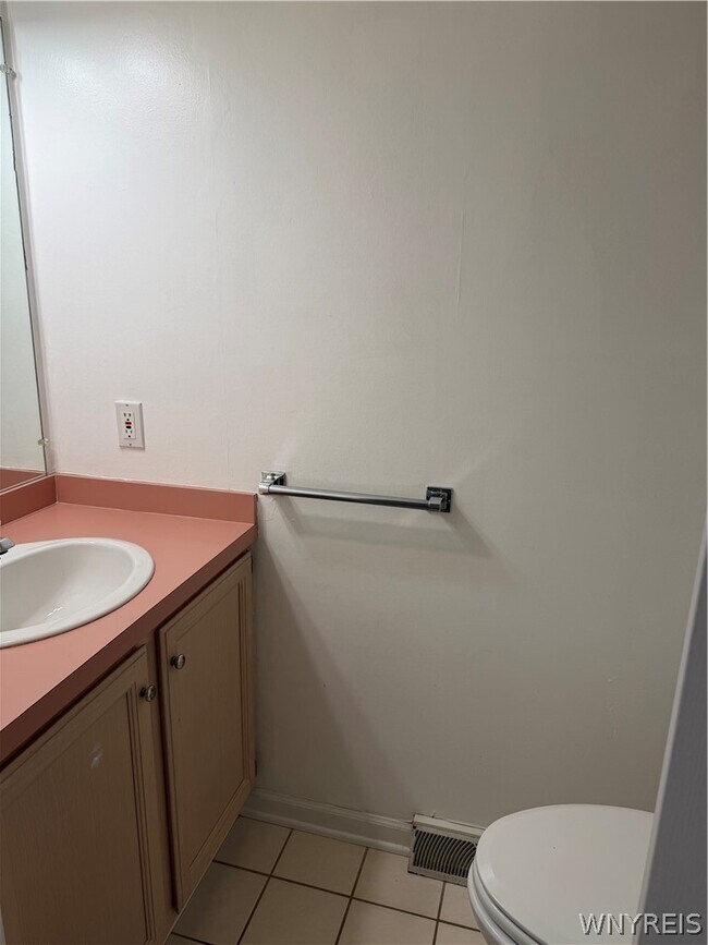 Building Photo - 304 Forest Edge Dr