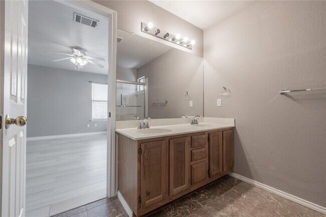 Building Photo - No Carpet! Tons of Space! Beautiful backyard with large covered patio!