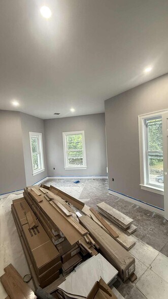 Building Photo - 5 Woodale Ave