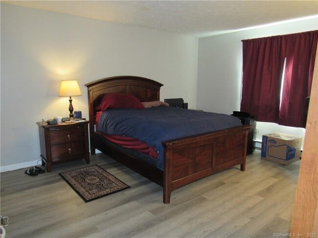 Building Photo - 83 Horse Pond Rd