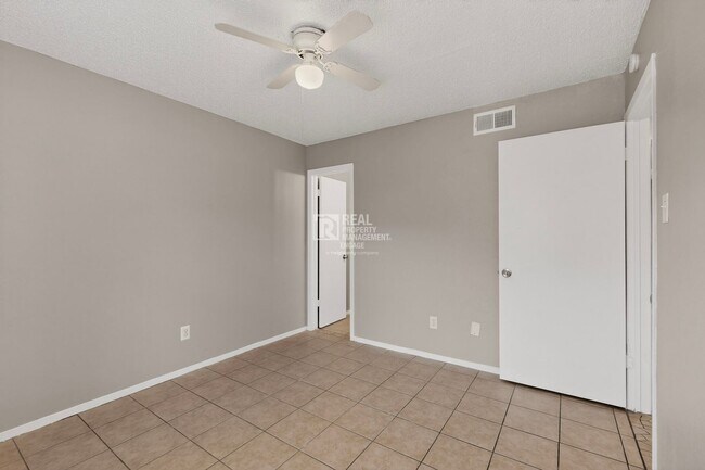 Building Photo - 8024 Cambridge Cir