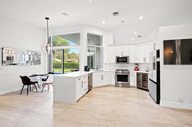 Building Photo - 765 Bayside Ln