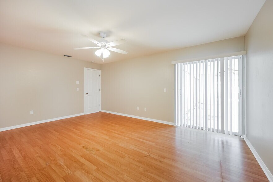 Building Photo - 401 SE 18th St