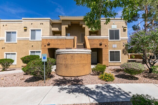 Building Photo - 8070 W Russell Rd