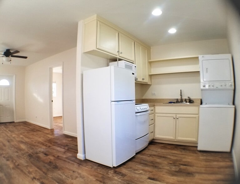 Kitchen - 8692 SE Kingsley St