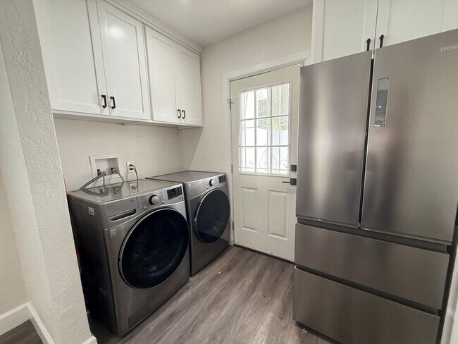 Building Photo - Secluded 3/2 in the heart of Sylmar