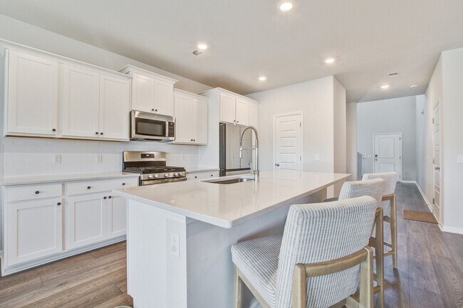 Building Photo - Stunning 5 Bedroom Cypress Preserve