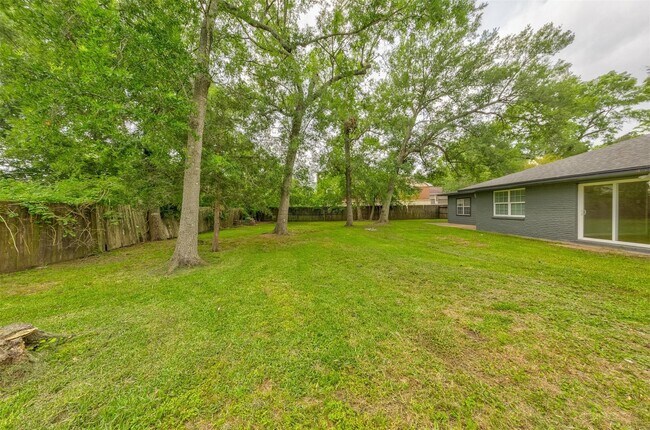 Building Photo - 2110 Pecan St