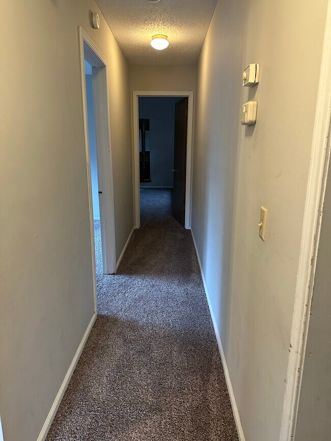 Building Photo - 6722 E 75th St S