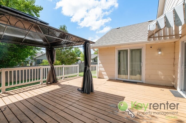 Building Photo - 3 Bedroom | 3 Bathroom - Ready to Entertai...