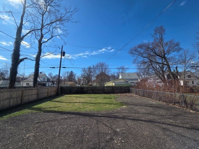 Building Photo - Updated 4-Bedroom, 2-Bath Home in Benton Harbor