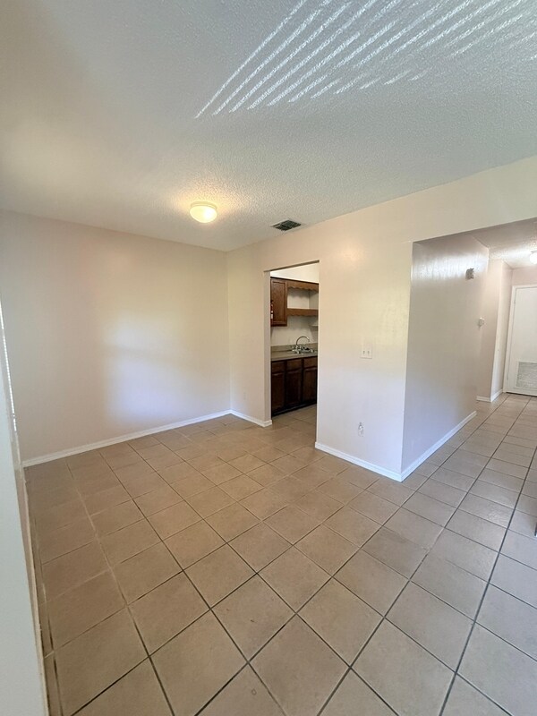 Building Photo - 470 Crabapple Ct