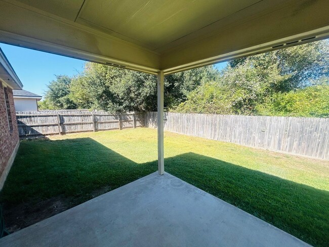 Building Photo - Beautiful Robinson ISD Home