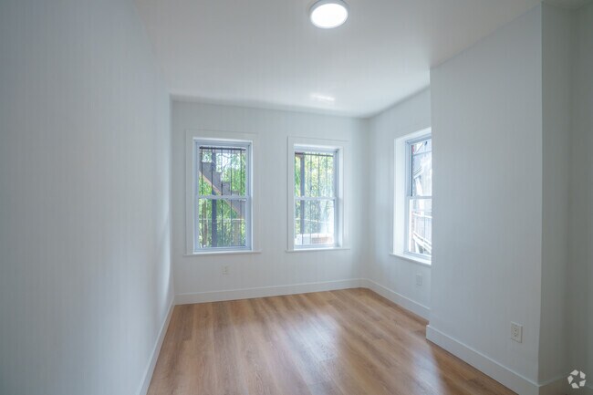 4BR, 1BA - 1150SF - Bedroom - 10 Mount Pleasant Ave