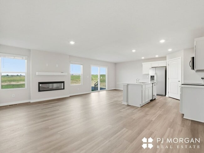 Building Photo - Spacious, Stylish, and Ready for You!