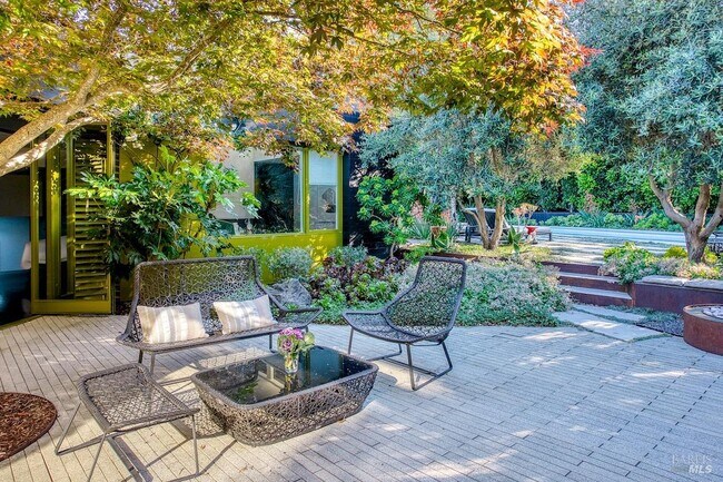 Building Photo - 162 Throckmorton Ave