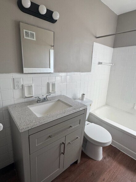 Building Photo - 1665 Anita Pl