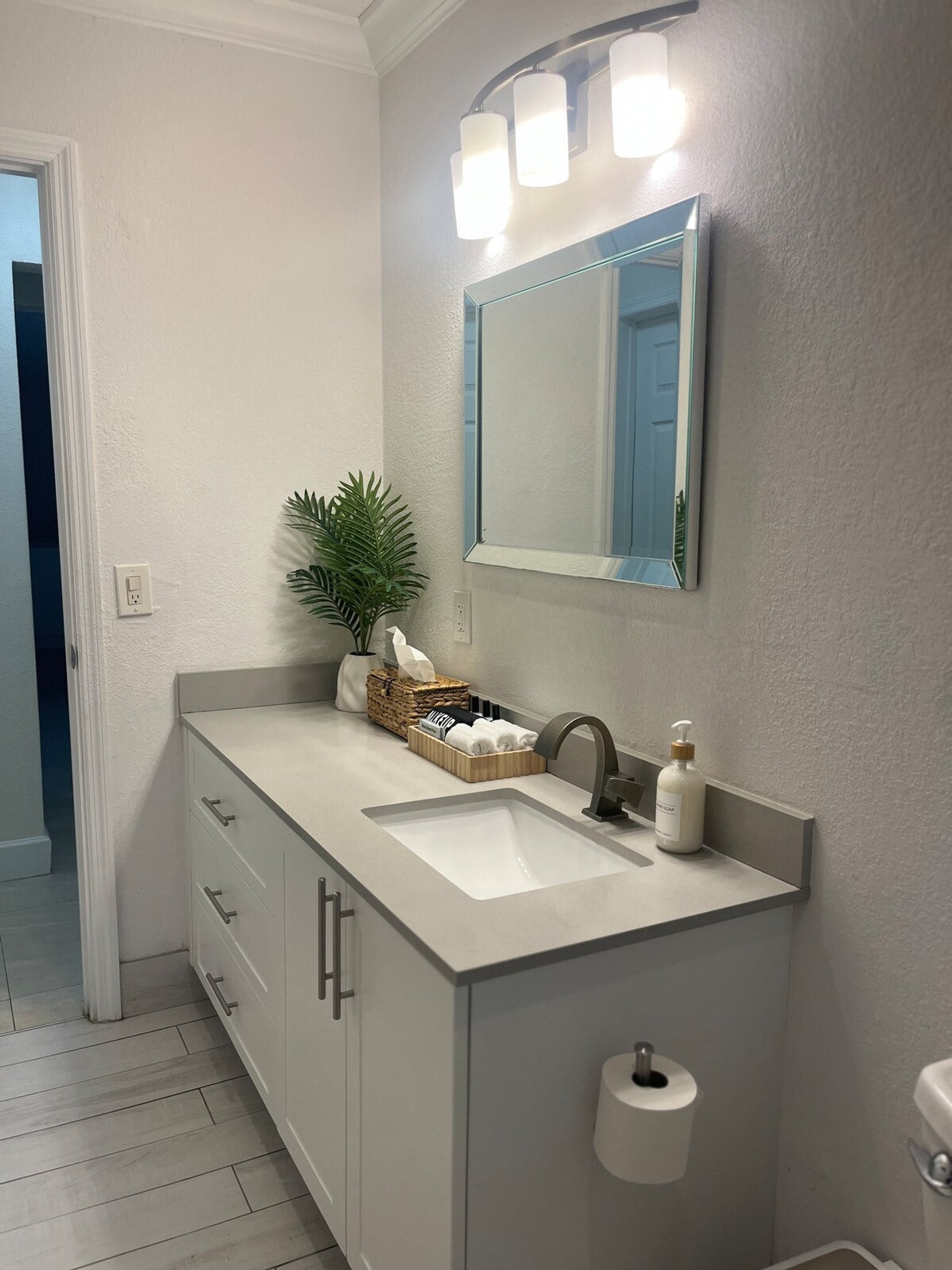 Building Photo - 1015 NE 89th St