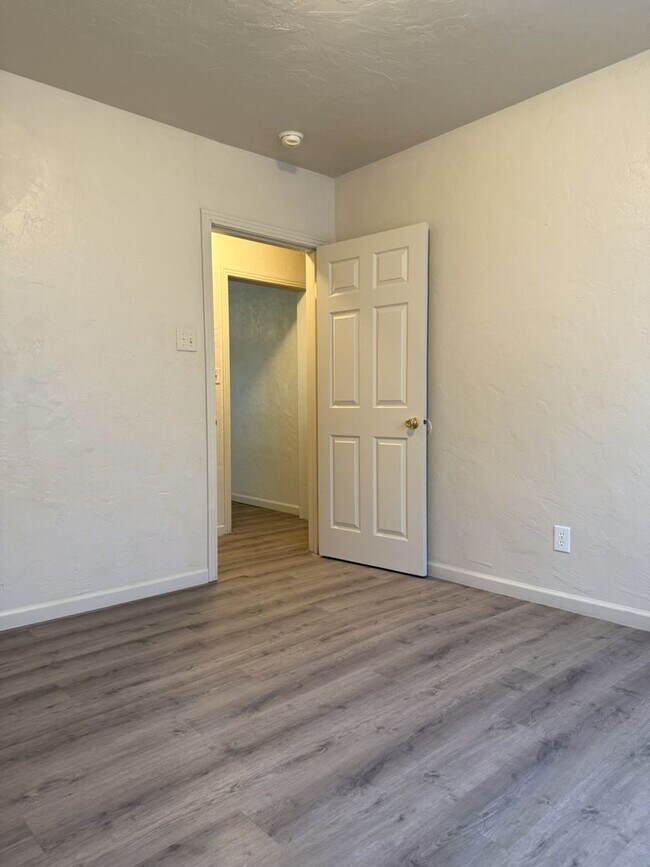 Building Photo - Charming and newly upgraded home. AVAILABL...