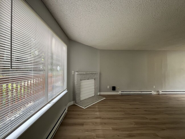 Building Photo - 4911 SW Beaverton Hillsdale Hwy