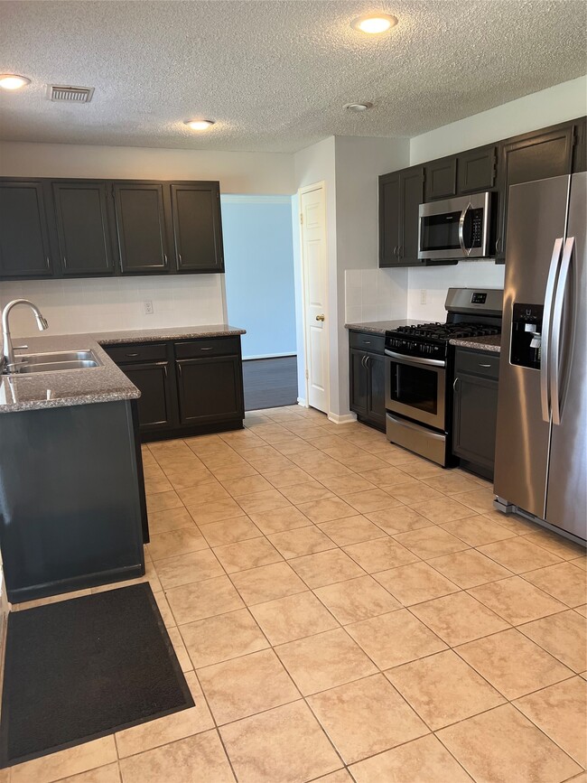 Building Photo - 10018 Storm Meadow Dr