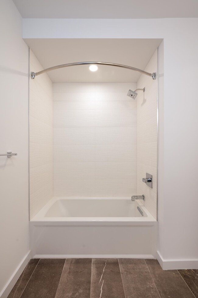 Building Photo - 425 3rd St