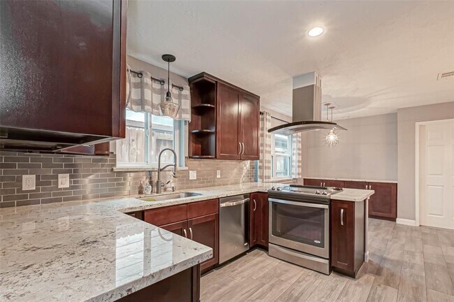 Building Photo - 11627 Briar Rose Dr
