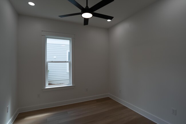 Building Photo - 98 Rearden Wy