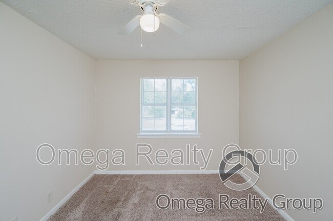 Building Photo - 600 S Broadway Ave