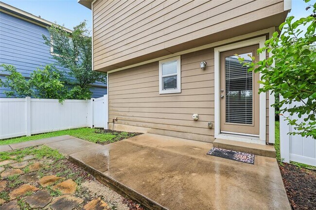 Building Photo - 1808 Enchanted Rock Dr