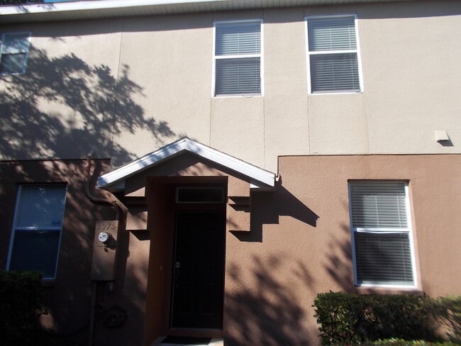 Building Photo - Two Story Town House