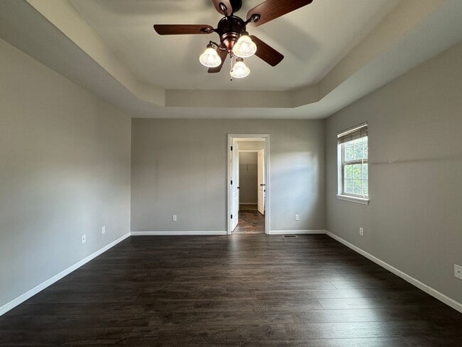 Building Photo - Well Maintained 4 Bedroom with a Privacy F...