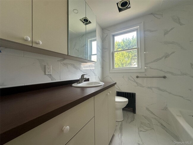 Building Photo - 1 Alvin St