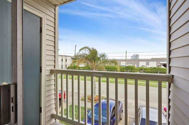 Building Photo - 2330 Edenborn Ave