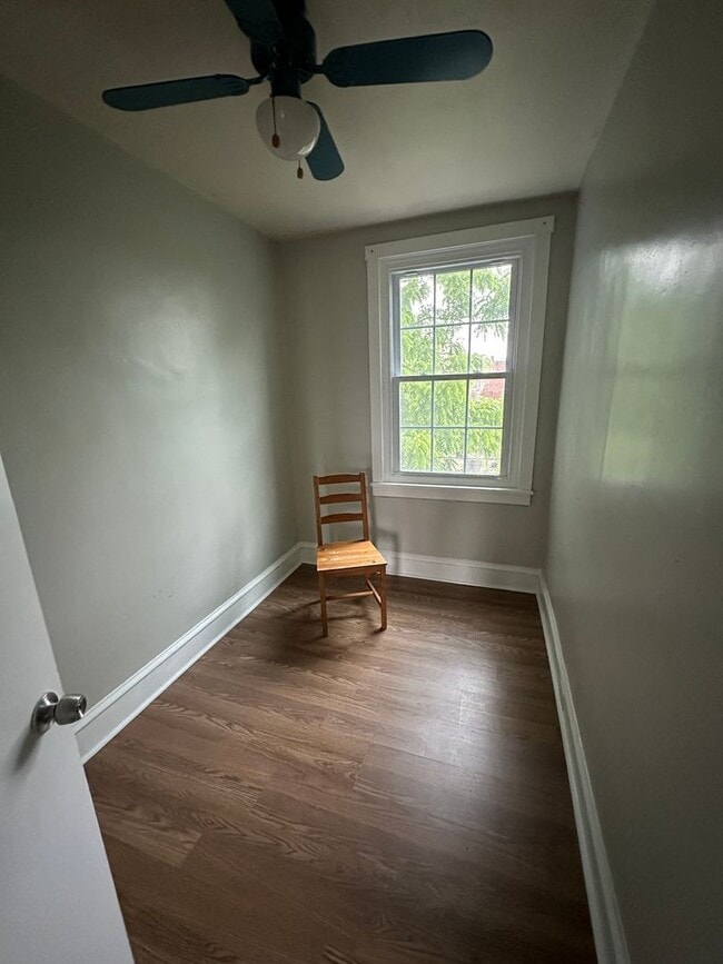Building Photo - 3 Bed 1 Bath Townhome in Elmwood