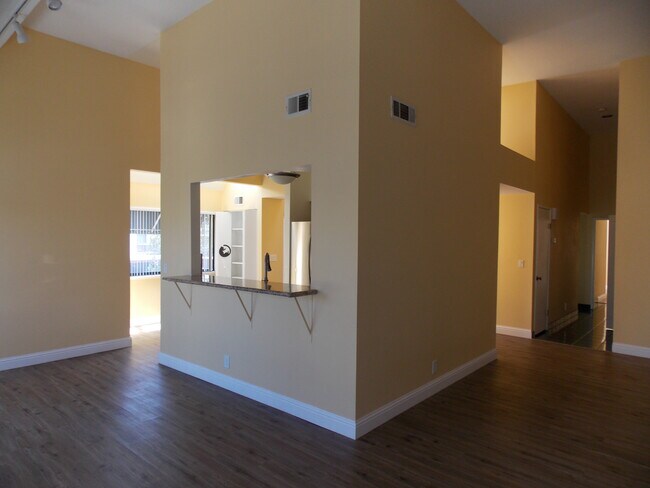 Building Photo - 524 Shorebird Cir
