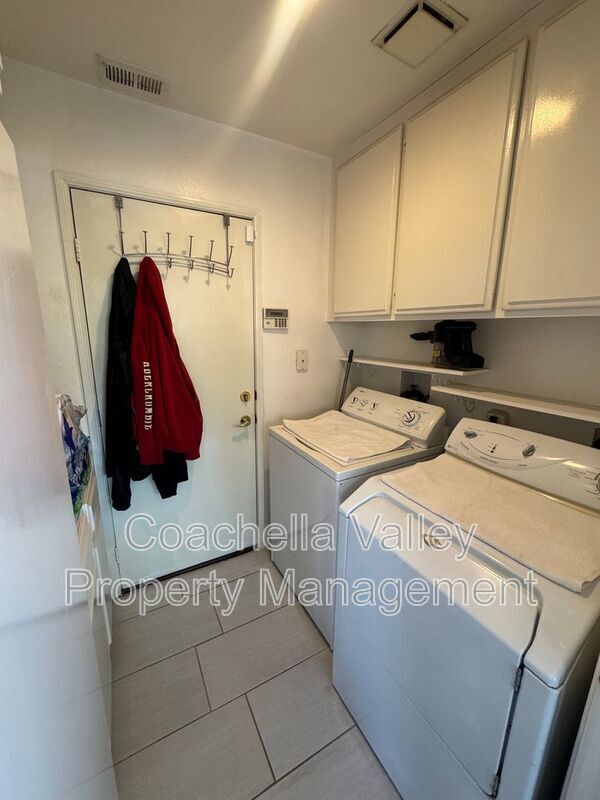 Building Photo - 43584 Via Magellan Dr