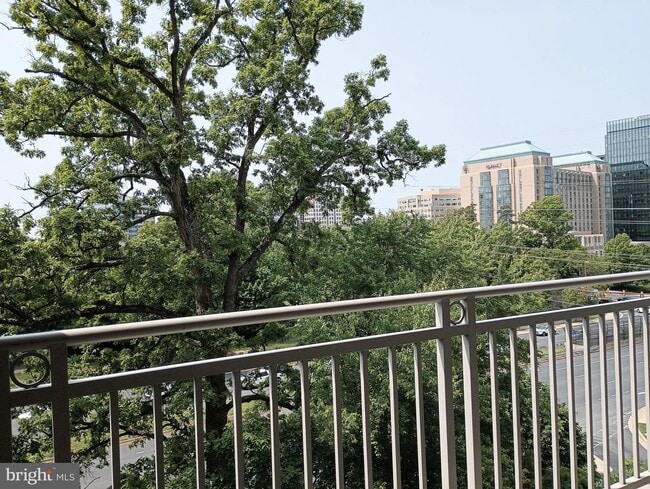 Building Photo - 11800 Sunset Hills Rd